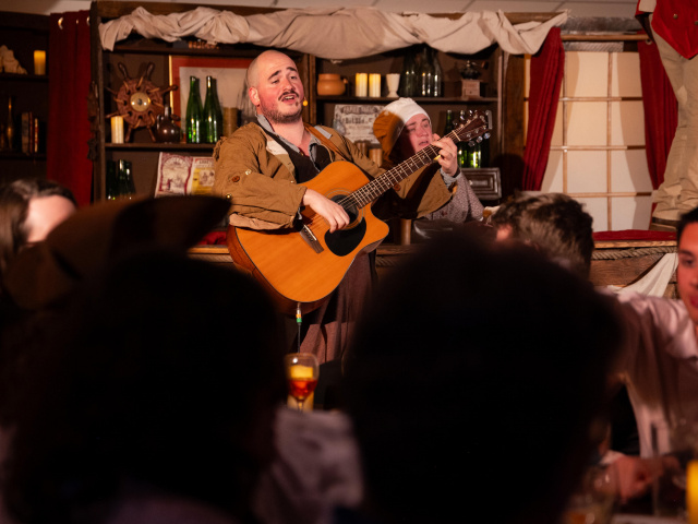 La Belle Tablée des Matelots, soirée apéro spectacle à Carnac, notre avis